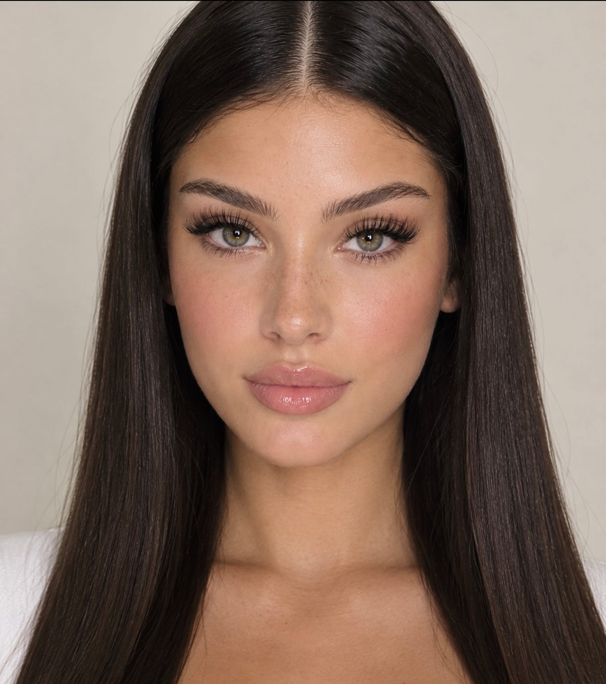 Amoura Signature Lash Clusters